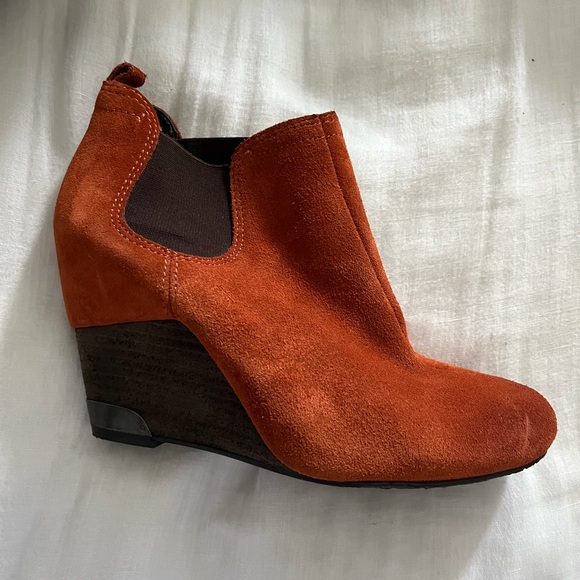 Vince Camuto | Wedge Ankle Booties | Size 8 - Picture 8 of 8
